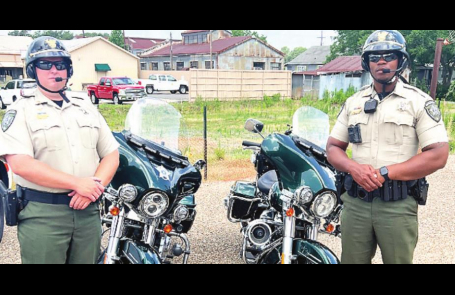 Sheriff Richardson Congratulates Dy. Greg Bailey on Completion of Motors Course