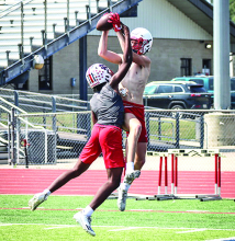 Shirts Versus Skins as Griffins Begin Summer Practice