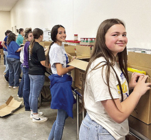 Central Senior 4H Helps at NWLA Food Bank