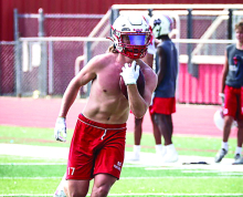 Shirts Versus Skins as Griffins Begin Summer Practice