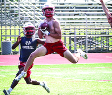 Shirts Versus Skins as Griffins Begin Summer Practice