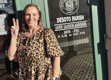 Anne Gannon is pictured walking out the door on her nal day as DeSoto Parish Assessor. She retired her position after 30 and one-half years of dedicated service.