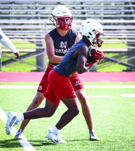 Shirts Versus Skins as Griffins Begin Summer Practice