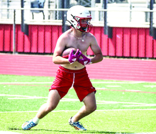 Shirts Versus Skins as Griffins Begin Summer Practice