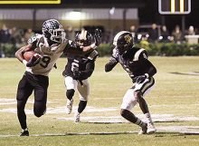 Wolverines Fall to Giants in Third Round of Football Playoffs