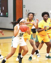 Lady Wolverines Dominate Lady Giants with a 63-27 Win