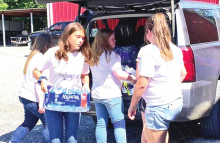 Logansport Jr. High Cheer & Pep Squad Disburse Water for Community Project