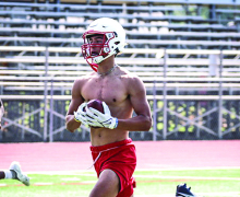 Shirts Versus Skins as Griffins Begin Summer Practice